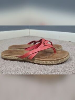 UGG Women’s Coral Strappy Toe-Post Sandals